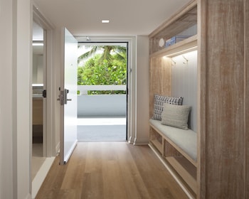 Deluxe Suite, 1 King Bed with Sofa bed, Oceanfront (Palm Suite, Hammock Wing)