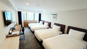 Quadruple Room, Bathtub (with Breakfast for 2 Adults, 1 Child)