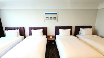 Quadruple Room, Bathtub (with Breakfast for 2 Adults, 1 Child)