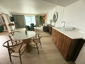 Royal Suite King Partial Ocean View