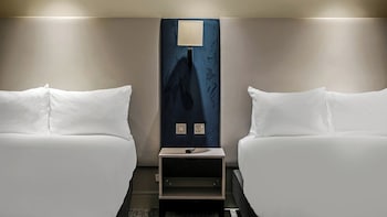 Suite, 2 Double Beds (Duplex)