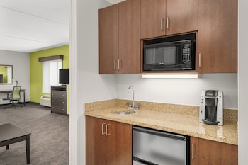 Suite, 1 King Bed, Accessible (Comm, Mobil, Roll In Shwr)