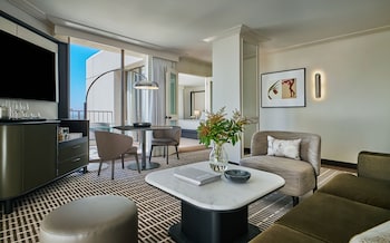 Corner Ocean One Bedroom Suite