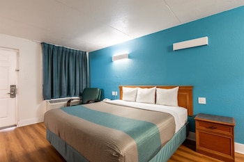 Deluxe Room, 1 King Bed, Non Smoking, Refrigerator & Microwave