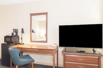 Standard Room, 1 Queen Bed