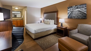 Standard Room, 1 King Bed, Non Smoking, Jetted Tub