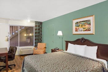 Room, 1 King Bed, Accessible, Non Smoking (Mobility/Hearing, Roll-in shower)