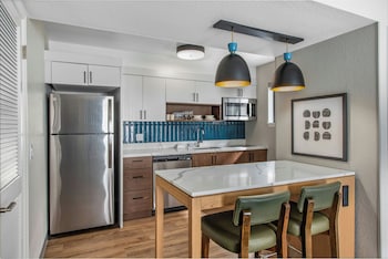 Studio Suite, 1 King Bed, Kitchen (Court View)