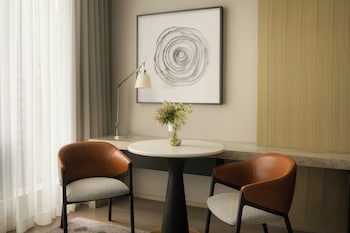 Premier Room, 1 King Bed (Yorkville)