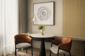 Premier Room, 1 King Bed (Yorkville)