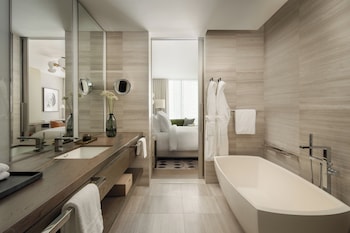 Premier Room, 1 King Bed (Yorkville)