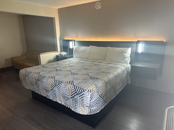 Standard Room, 2 Queen Beds, Non Smoking