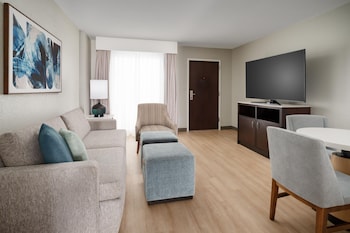 Deluxe Suite, Multiple Beds, Microwave