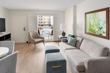 Suite, Multiple Beds, Microwave, Poolside