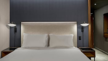 Room, 2 Queen Beds (Mobility/Hearing Accessible, Tub)
