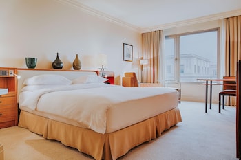 Club Room, 1 King Bed (Club Access)
