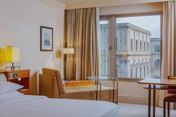 Club Room, 1 King Bed (Club Access)