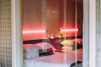Poolside Two Queen Room