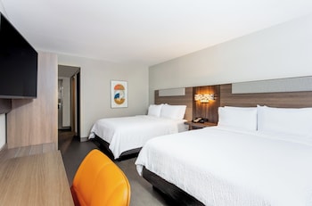 Standard Room, 2 Queen Beds, Pool Access