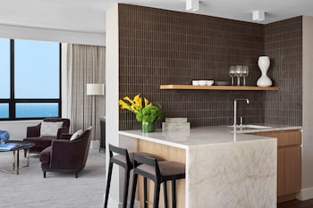 Suite, 1 Bedroom, City View
