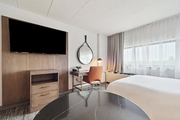Standard Room, 2 Queen Beds (Worklife)