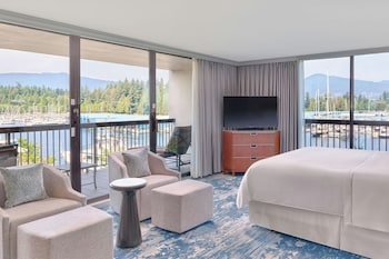 Room, 1 King Bed, Harbor View (Windows on 2 Sides)