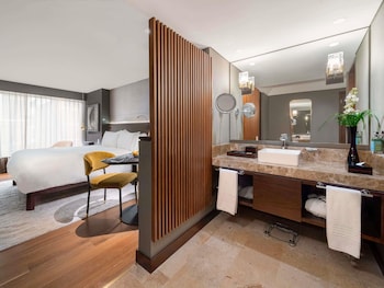 Luxury Room, 1 King Bed