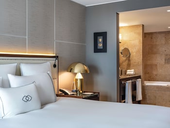 Junior Suite (Jacuzzi & Sofa Bed)