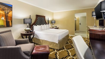 Classic Room, 1 King Bed (Top Floor)