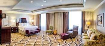 Classic Room, 1 King Bed, Accessible, Non Smoking (Communications)