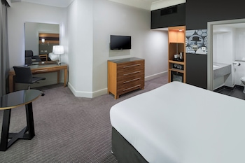 Premium Room, 1 King Bed, Club Lounge Access