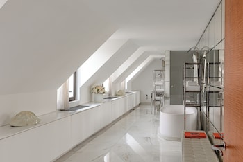 Penthouse Suite