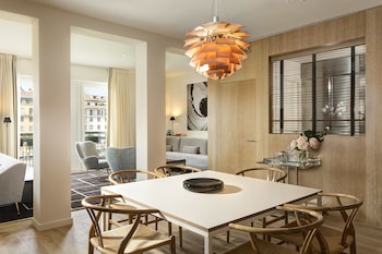 Design Suite, River View