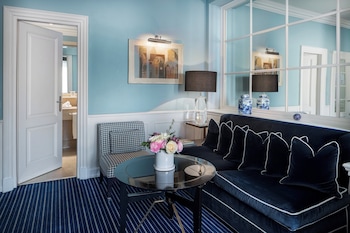 Studio Suite, River View