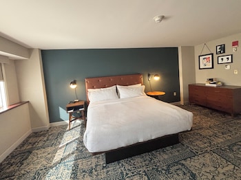Deluxe Room, 1 King Bed