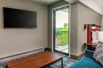 Deluxe Room, 1 King Bed with Sofa bed (Balcony)
