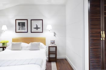 Gallery Deluxe Room