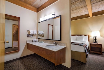 Family Suite, Multiple Beds, Non Smoking, Refrigerator & Microwave