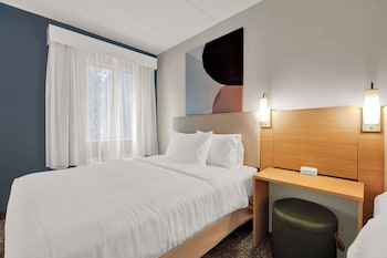 Room, 2 Queen Beds, Accessible, Bathtub (Mobility)