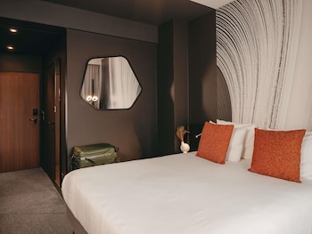 Executive Double Room, 1 Queen Bed with Sofa bed (Eiffel Tower View)