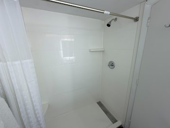 Economy Room, 1 Queen Bed, Non Smoking