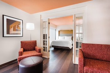 Suite, 1 Queen Bed (Additional Living Area)