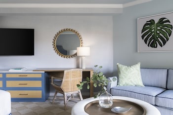 Studio Suite, 1 King Bed, Partial Ocean View