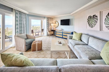 Luxury Suite, 1 King Bed, Oceanfront