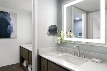 Studio Suite, 1 King Bed, Accessible, Resort View