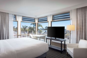 Suite, 1 King Bed (Extra Bath)