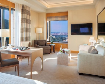 Junior Suite Central Park View Upper Floor King