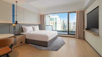 1 King Standard Balcony
