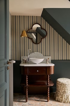 LES HARAS - Cosy Room, 1 Queen Bed, Attic Room