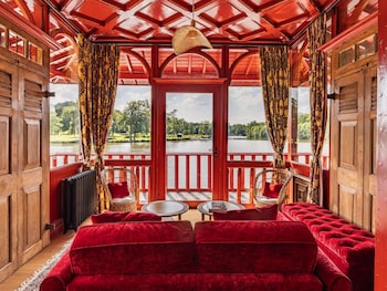Room (La Pagode)